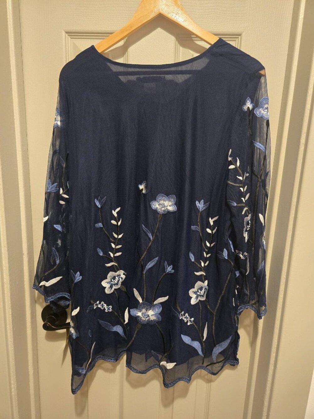 Allison Daly Embroidered Navy Floral Top - Plus sz 2X - Picture 4 of 5
